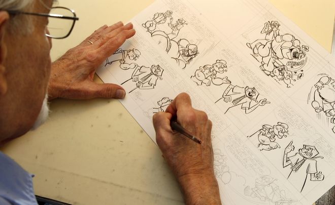 Ο σκιτσογράφος Hy Eisman δουλεύει πάνω στα σχέδια της σειράς κινουμένων σχεδίων του Ποπάυ