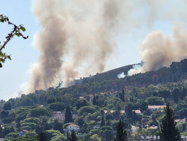 Τίτλος: Χεζμπολάχ εξαπολύει μαζική ρουκετοβολιστική επίθεση εναντίον στρατιωτικής βάσης στο Ισραήλ